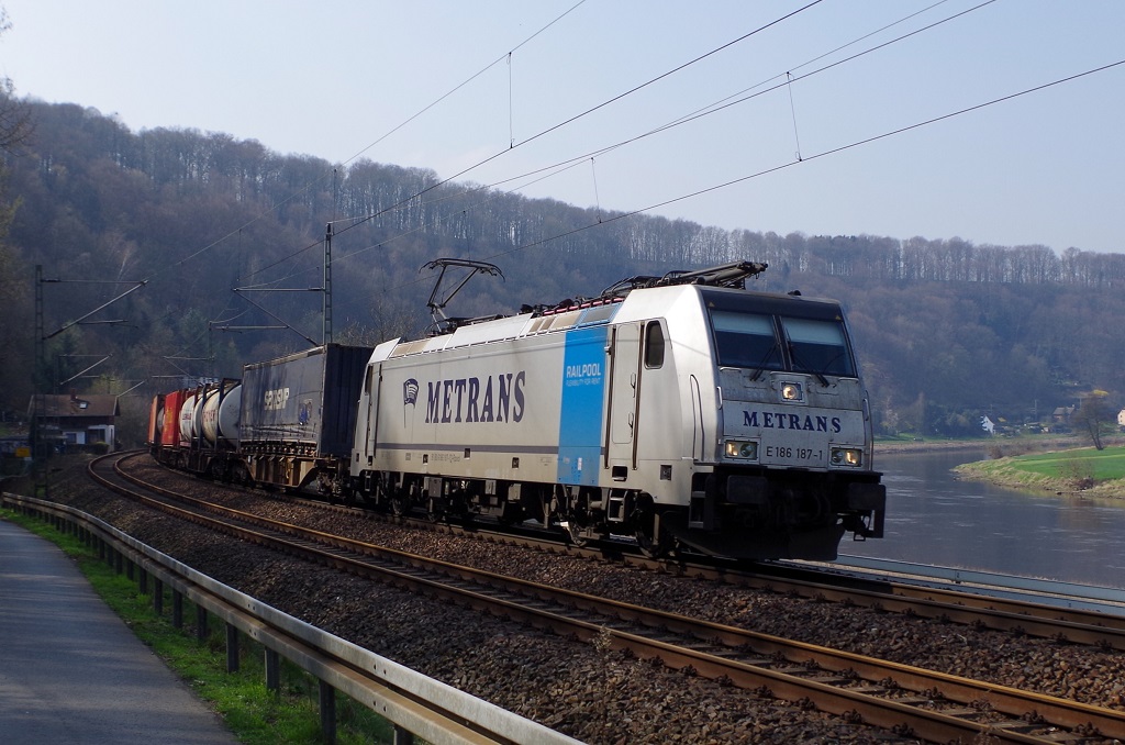 186 187 Metrans mit Klv am 29.03.2014 bei Obervogelgesang gen Decin. 