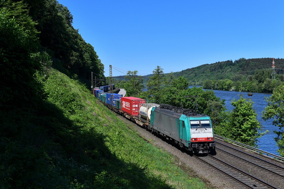 186 207 mit DGS 40679 am 06.05.2018 bei Seestetten.