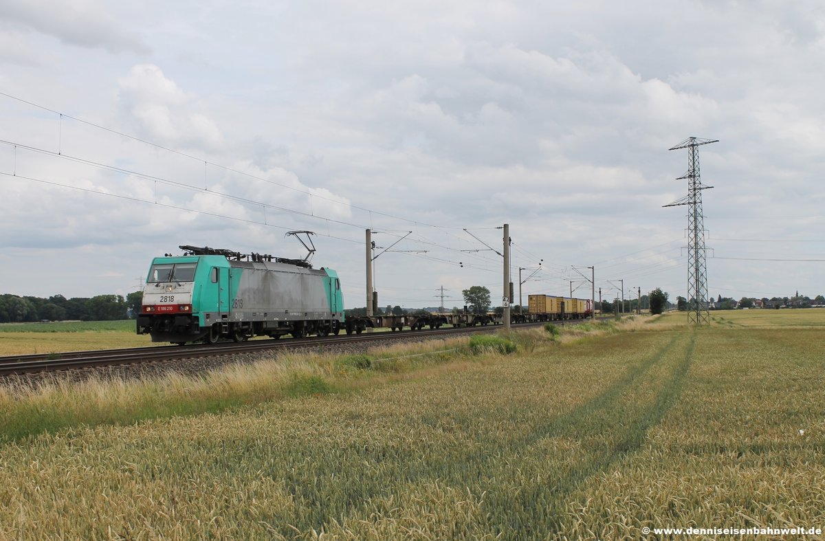 186 210-1 Cobra mit einem Containerzug nach Belgien bei Sierße am 01.07.2016