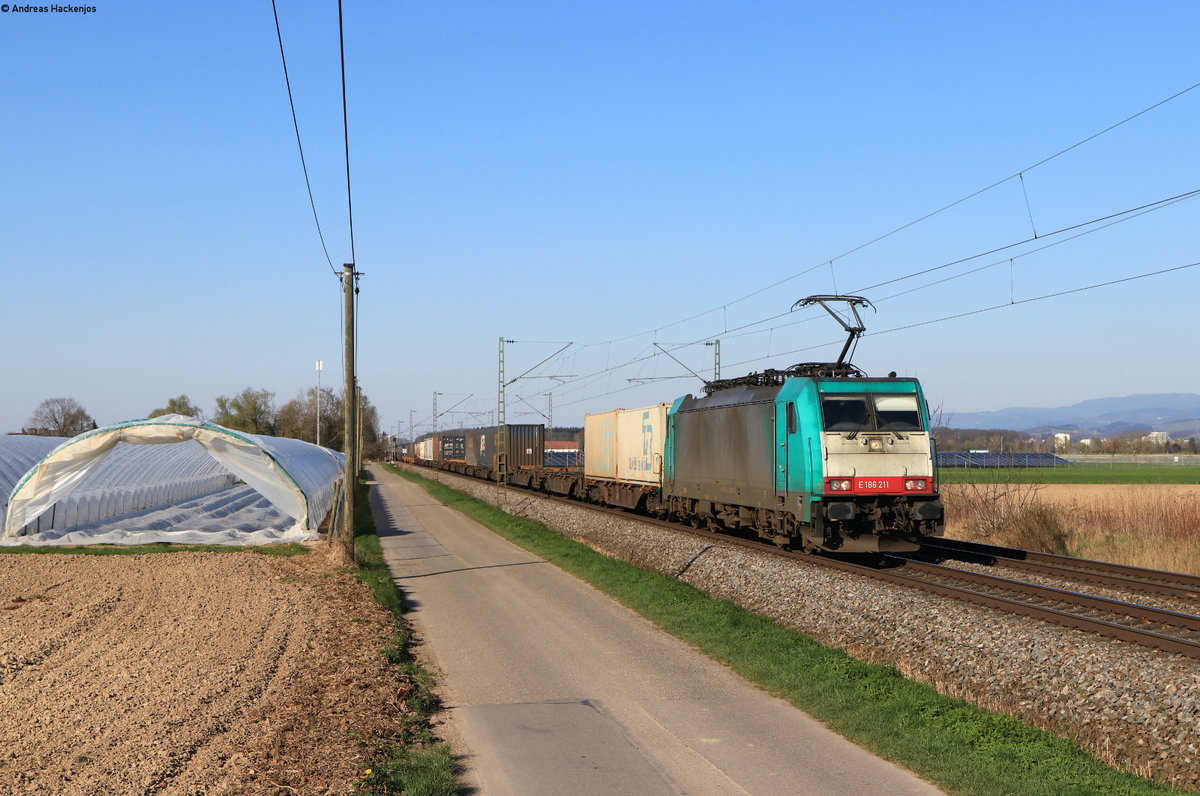 186 211 mit dem DGS 40047 (Zeebrugge Vorming-Bologna Interporto) bei Niederschopfheim 24.3.20