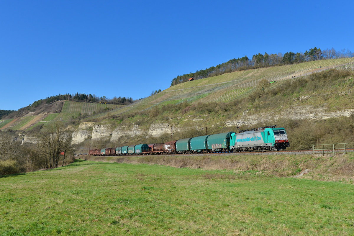 186 217 mit DGS 46155 am 06.04.2018 bei Himmelstadt. 