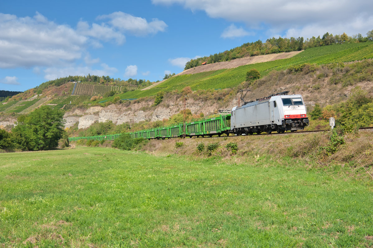 186 240 LTE mit einem leeren Autotransportzug bei Himmelstadt Richtung Würzburg, 18.09.2019