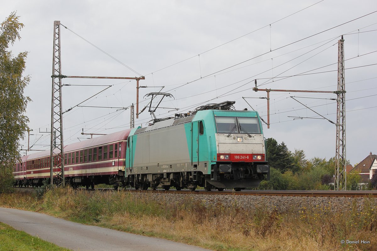 186 241-6 mit M�llertanzsonderzug in Dedensen G�mmer, September 2016.