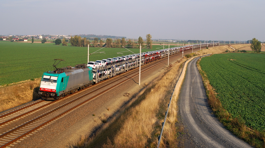 186 246 (ITL) mit Autozug bei Priestewitz (08.10.2013)