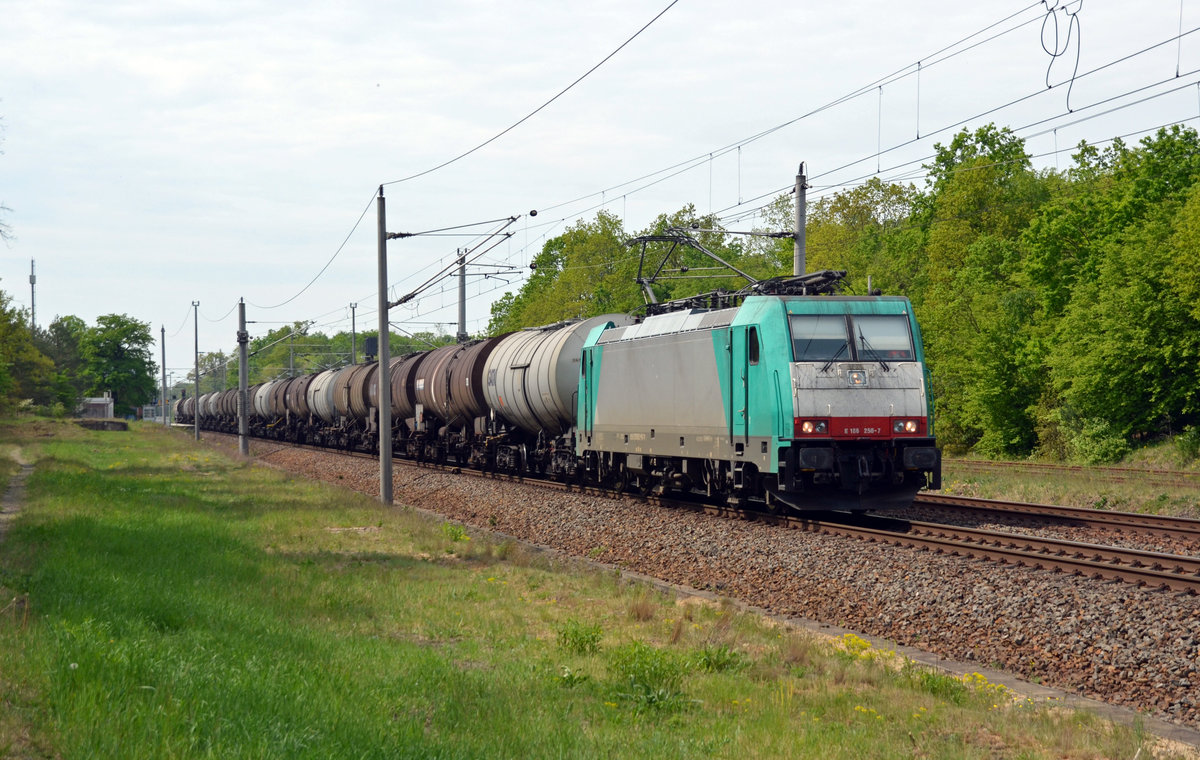 186 250 (270 003) der Transchem führte am 10.05.20 einen Kesselwagenzug durch Burgkemnitz Richtung Wittenberg.