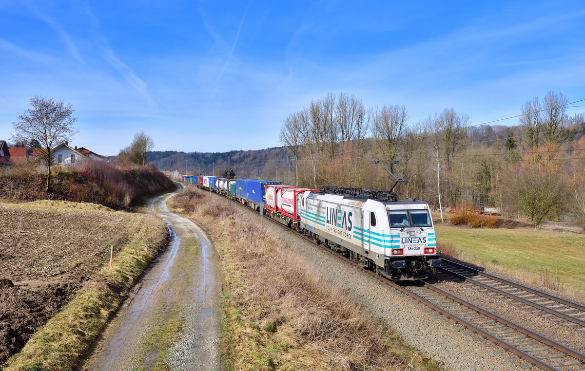 186 258 mit DGS 40679 am 14.02.2021 bei Seestetten.