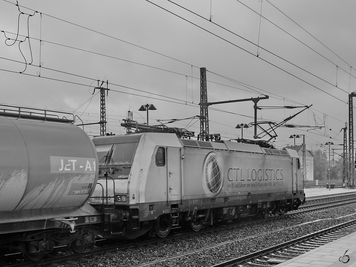 186 268-3 bei der Durchfahrt in Dresden-Neustadt. (April 2017)