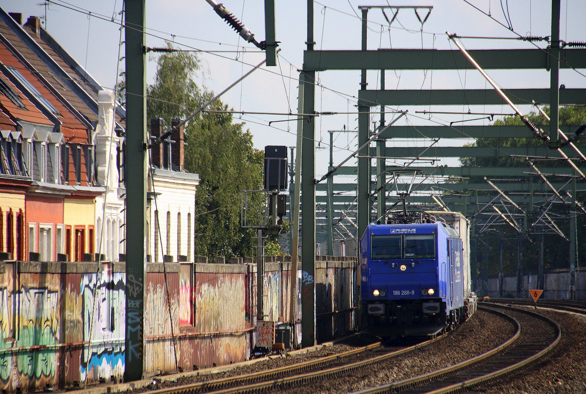 186 268-9 von  Rhenus-Logistik kommt mit einem Ekol-Zug aus Trieste(I) nach Zeebrugge(B)  kommt aus Richtung Köln-Süd und fährt durch Köln-Ehrenfeld in Richtung Grevenbroich,Jüchen,Rheydt,Mönchengladbach-Hbf,Viersen,Kaldenkirchen,Venlo(NL).
Aufgenommen vom Bahnsteig 3 in Köln-Ehrenfeld. 
Bei Sommerwetter am Mittag vom 4.9.2017.