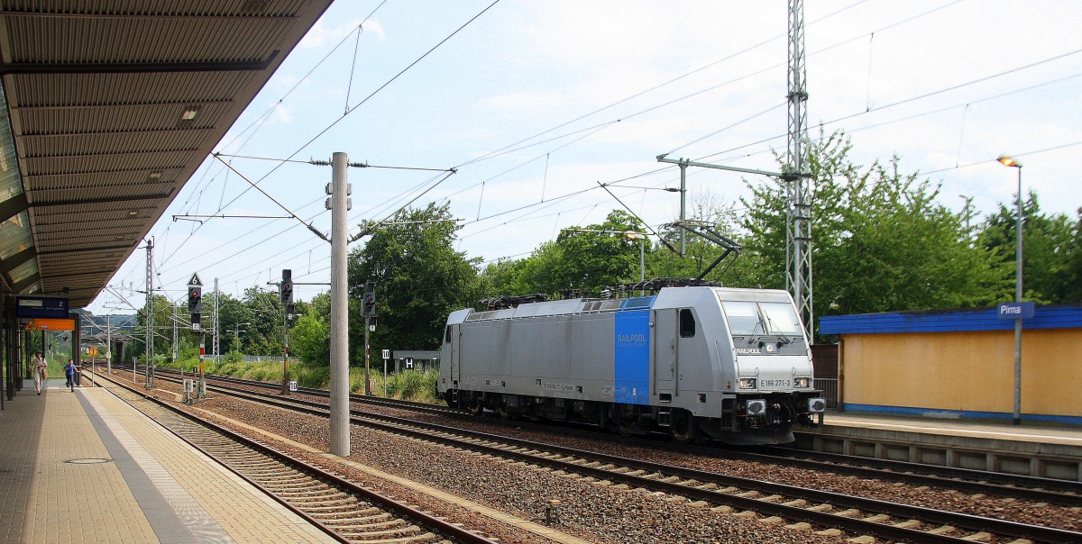 186 271-3 von Railpool kommt als Lokzug aus Bad-Schandau(D) nach Pirna(D) und fährt in Pirna(D) ein. 
Aufgenommen in Pirna(D). 
Bei Sommerwetter am Mittag vom 17.7.2015.