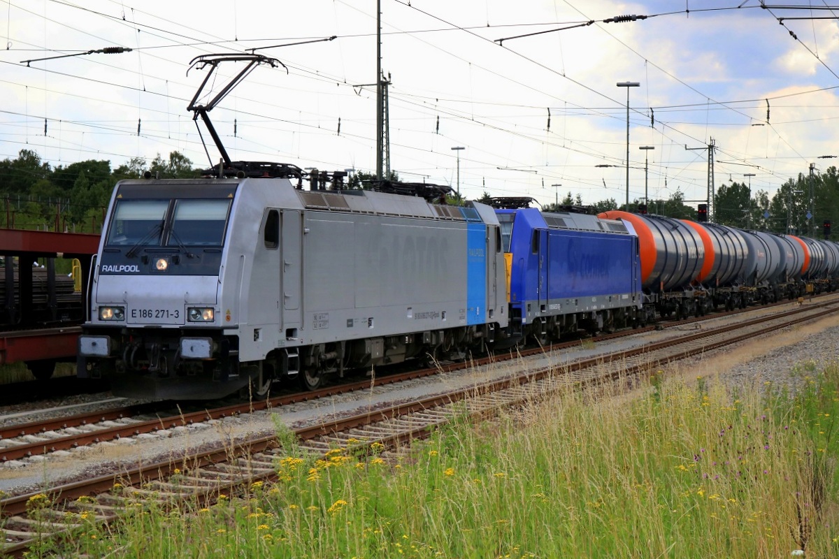 186 271-3 Railpool mit  kalt  mitfahrender BR 146.5 Connex als Kesselzug erreicht die Abstellgruppe des Bahnhofs Helmstedt. [14.7.2017 - 16:06 Uhr]