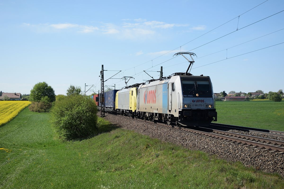 186 272 von Railpool und eine 189 im Siemens Dispolok Farbkleid ziehen am 29. Aril 2018 einen Klv Ganzzug durch Westerstetten Richtung Stuttgart.