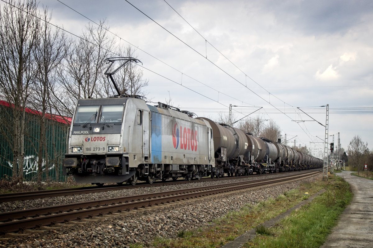 186 273-9 der Railpool mit einem Kesselwagenzug bei Dortmund-Kirchderne (09.04.2021) 