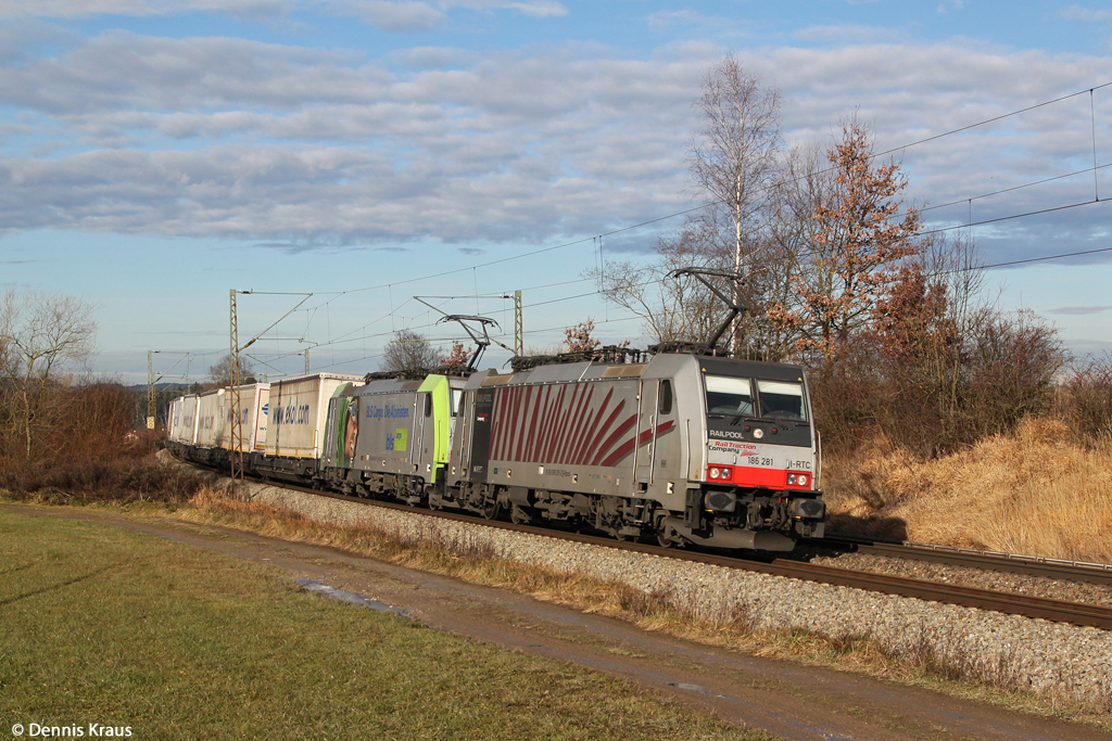 186 281 und 486 510 mit dem Ekol am 23.12.2013 bei Ostermünchen.