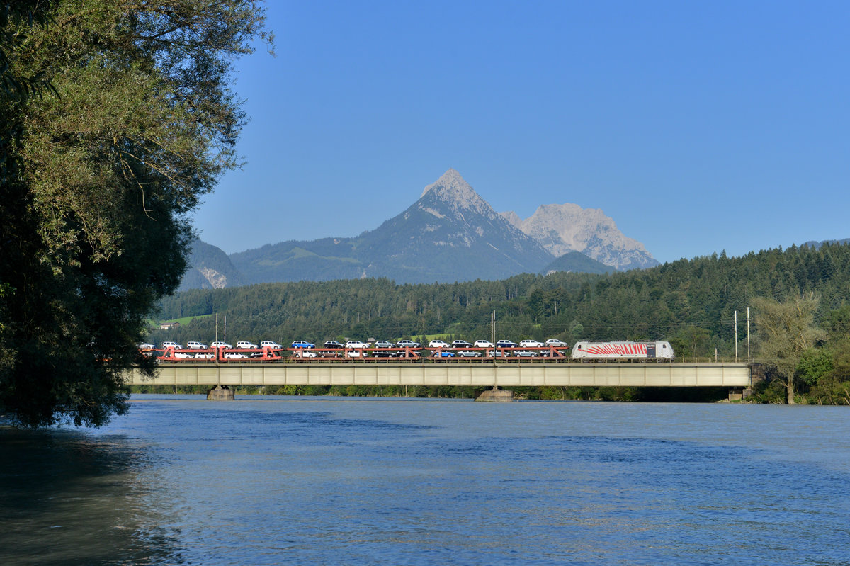 186 281 mit DGS 48867 am 27.08.2016 bei Kirchbichl. 