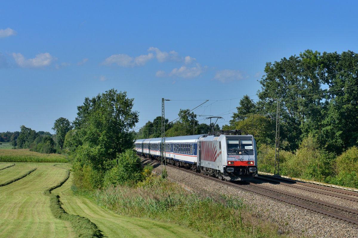 186 281 mit einem Meridian Ersatzzug am 08.09.2016 bei Hilperting. 