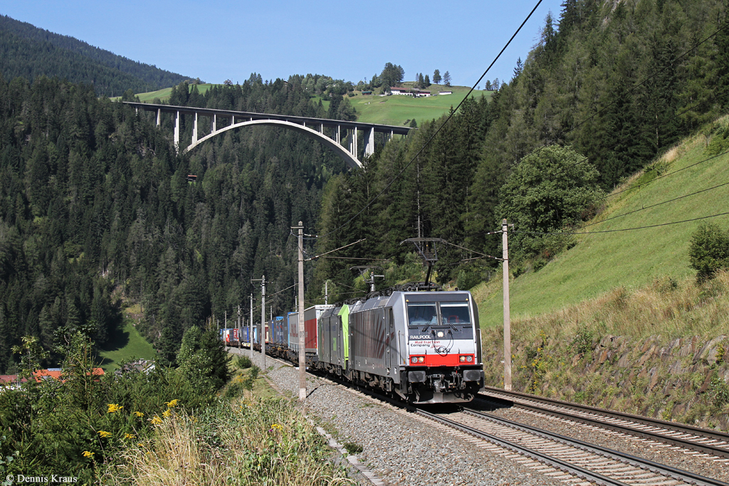 186 282 + 486 510 mit KLV Zug am 12.09.2015 bei St. Jodok.