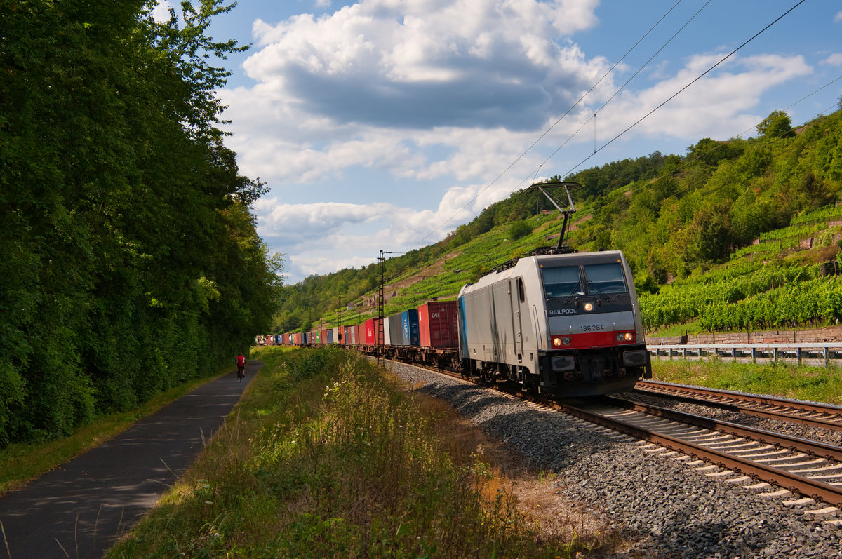 186 284 für Metrans mit DGS 88901 (Dradenau - München Riem Ubf) bei Gambach, 01.08.2019
