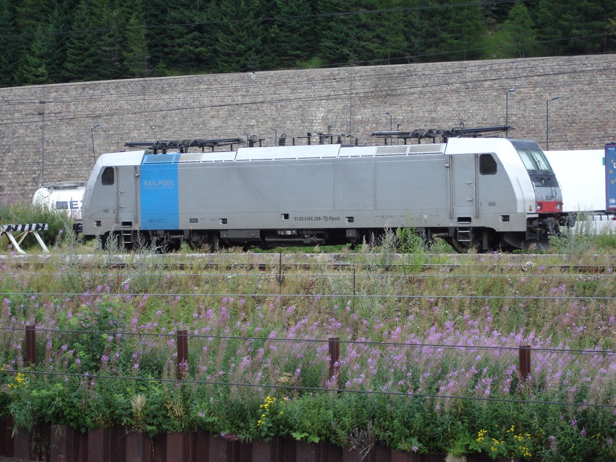 186 288-7 RAILPOOL am Brenner, 13-08-2013
Bahn Videos in Youtube - http://www.youtube.com/user/cortiferroviariamato/videos
 - Auch 103 245 mit CNL Amsterdam-Innsbruck