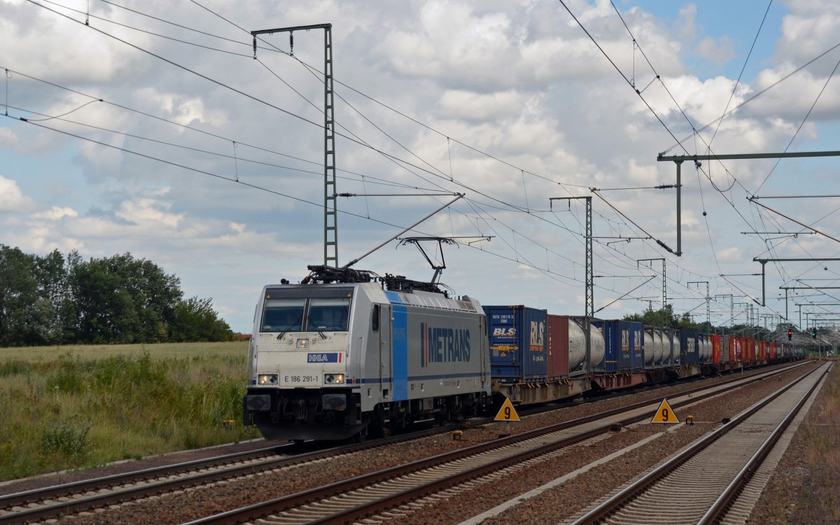 186 291 zog am 09.07.15 einen Containerzug durch Rodleben Richtung Magdeburg.