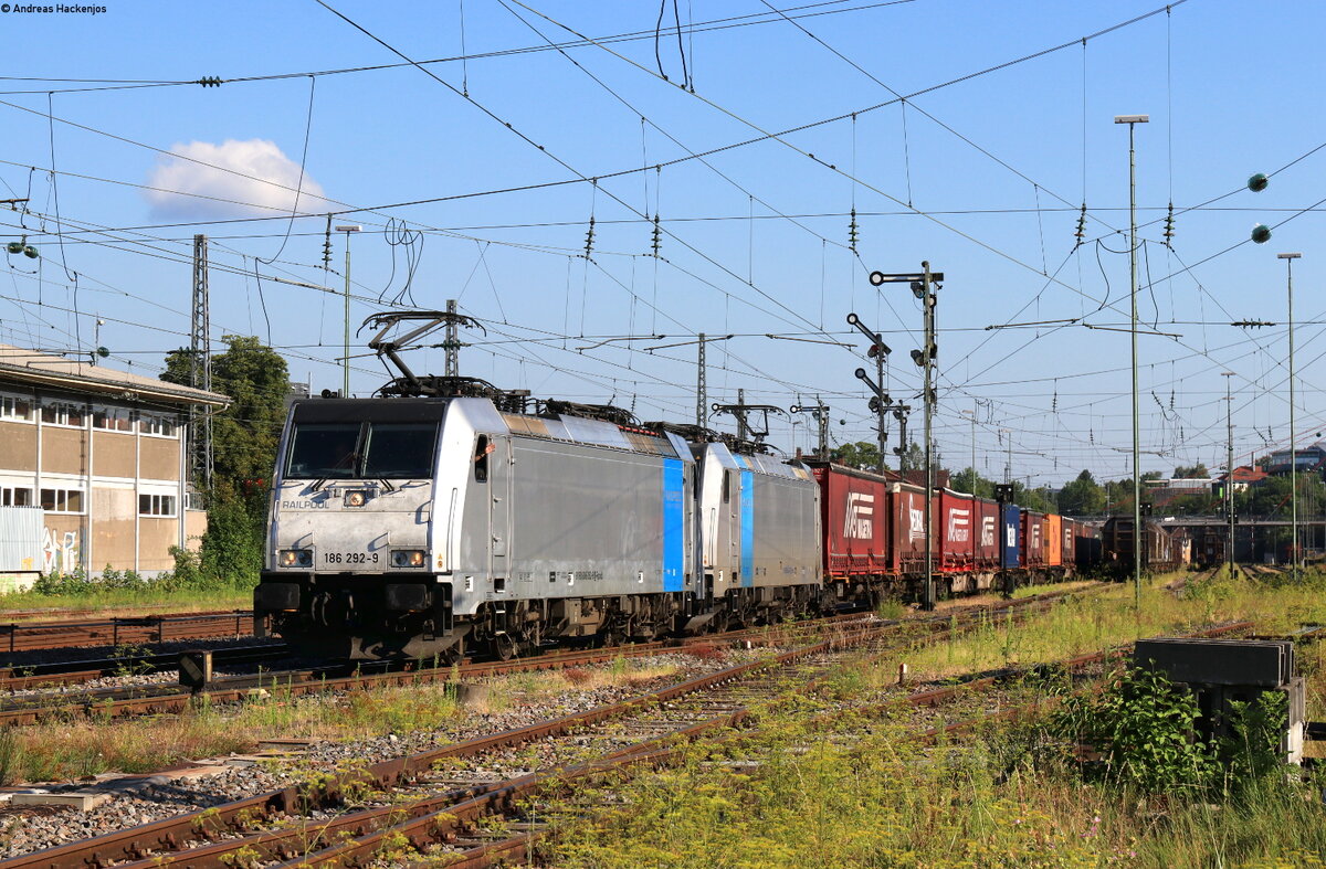 186 292-9 und 186 434-7 mit dem DGS 40159 (RACC Bierset Zone Fret - Milano SM) bei der Ausfahrt Villingen 30.7.22