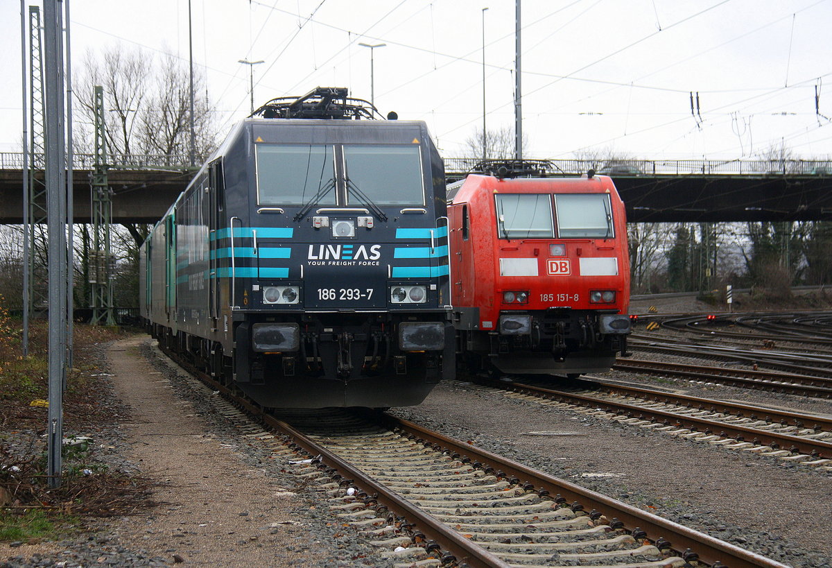 186 293-7 von Lineas steht abgestellt in Aachen-West.
Aufgenommen in Aachen-West. 
Bei Regenwetter am Nachmittag vom 1.1.2018.