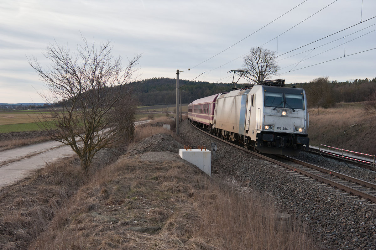 186 294 mit dem Krokus Express bei Mitteldachstetten Richtung Ansbach, 23.02.2019