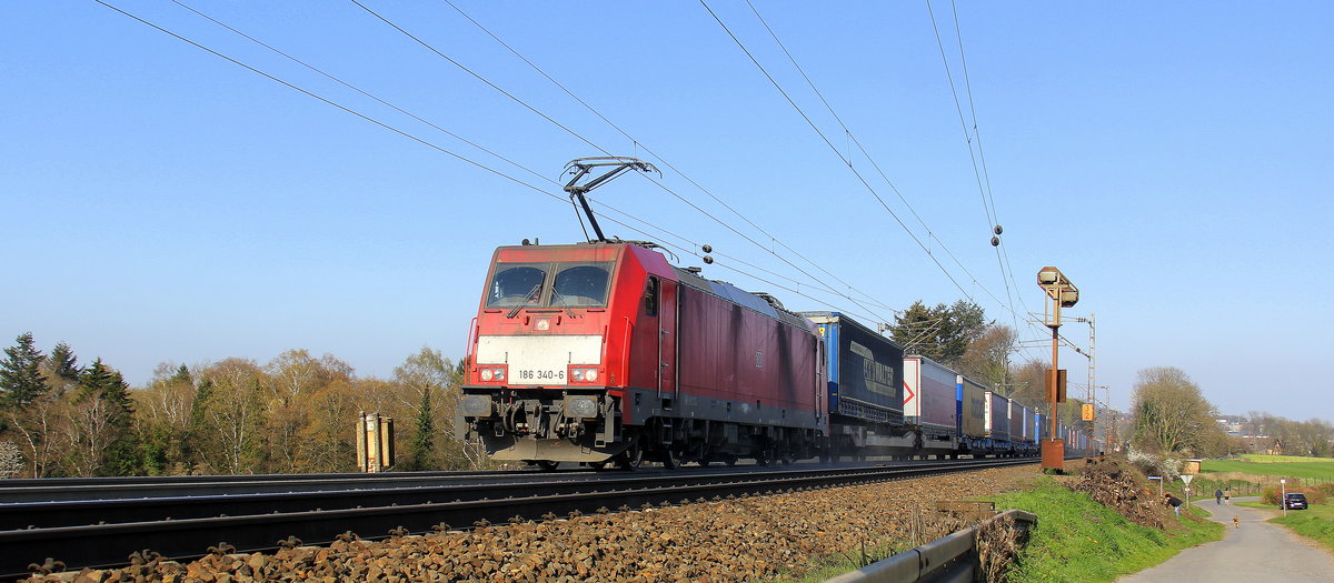 186 340-6 DB-Schenker kommt aus Richtung Aachen-West und fährt die Gemmenicher-Rampe hochgefahren mit einem langen LKW-Zug aus Novara-Boschetto(I) nach Zeebrugge-Vorming(B)  und fährt in Richtung Gemmenicher-Tunnel,Botzelaer(B),Gemmenich(B),Nouvelaer(B),Moresnet(B),Moresnet-Chapelle(B),Montzen(B). Aufgenommen an der Montzenroute am Gemmenicher-Weg. 
Bei schönem Frühlingswetter am Nachmittag vom 1.4.2019.