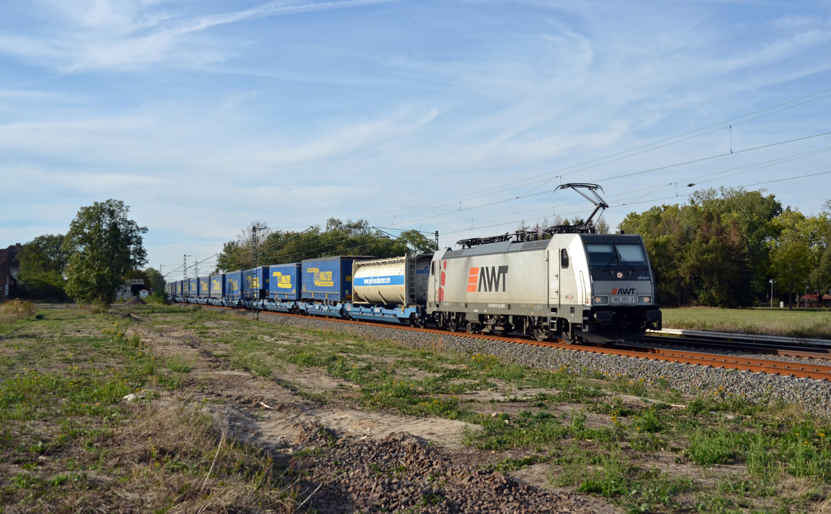 186 351 der AWT führte am 26.09.18 einen LKW-Walther-KLV durch Jütrichau Richtung Roßlau.