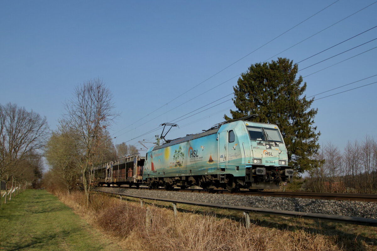 186 364  Waverider  der HSL mit leeren BLG Autozug auf dem Weg nach Rheinhausen am 23.3.2022 in Sythen 