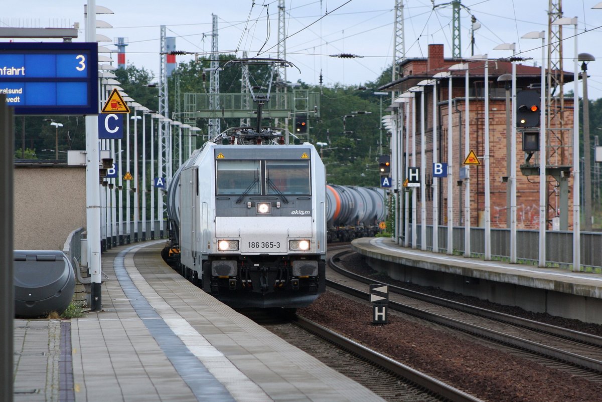 186 365-3 Akiem für HSL am 15.07.2020 durch Eberswalde Hbf nach Angermünde.