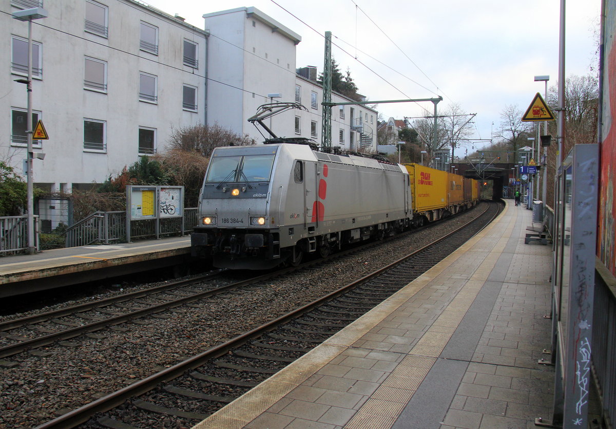 186 384-4 von Akiem/Lineas kommt aus Richtung Köln,Aachen-Hbf und fährt durch Aachen-Schanz mit einem Continerzug aus Milano-Smistamento(I) nach Zeebrugge-Bundel-Ramskapelle(B) und fährt in Richtung Aachen-West. 
Aufgenommen vom Bahnsteig von Aachen-Schanz.
Am Morgen vom 11.2.2019.