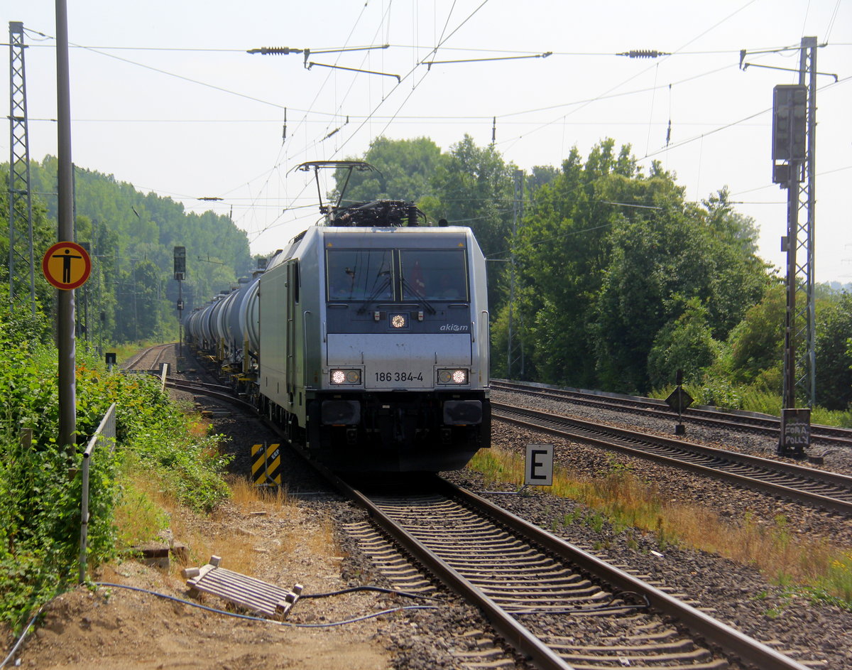 186 384-4 von Akiem/Lineas kommt durch Kohlscheid aus Richtung Aachen-West mit einem Kesselzug aus Antwerpen-Kanaaldok(B) nach Millingen-Solvay(D) Laurensberg,Richterich und fährt durch Kohlscheid in Richtung Herzogenrath,Hofstadt,Finkenrath,Rimburg,Übach-Palenberg,Zweibrüggen,Frelenberg,Geilenkirchen,Süggerath,Lindern,Brachelen,Hückelhoven-Baal,Baal,Erkelenz,Herrath,Beckrath,Wickrath,Rheydt. 
Aufgenommen von Bahnsteig 1 in Kohlscheid. 
Bei Sommerwetter am Nachmittag vom 17.7.2019.