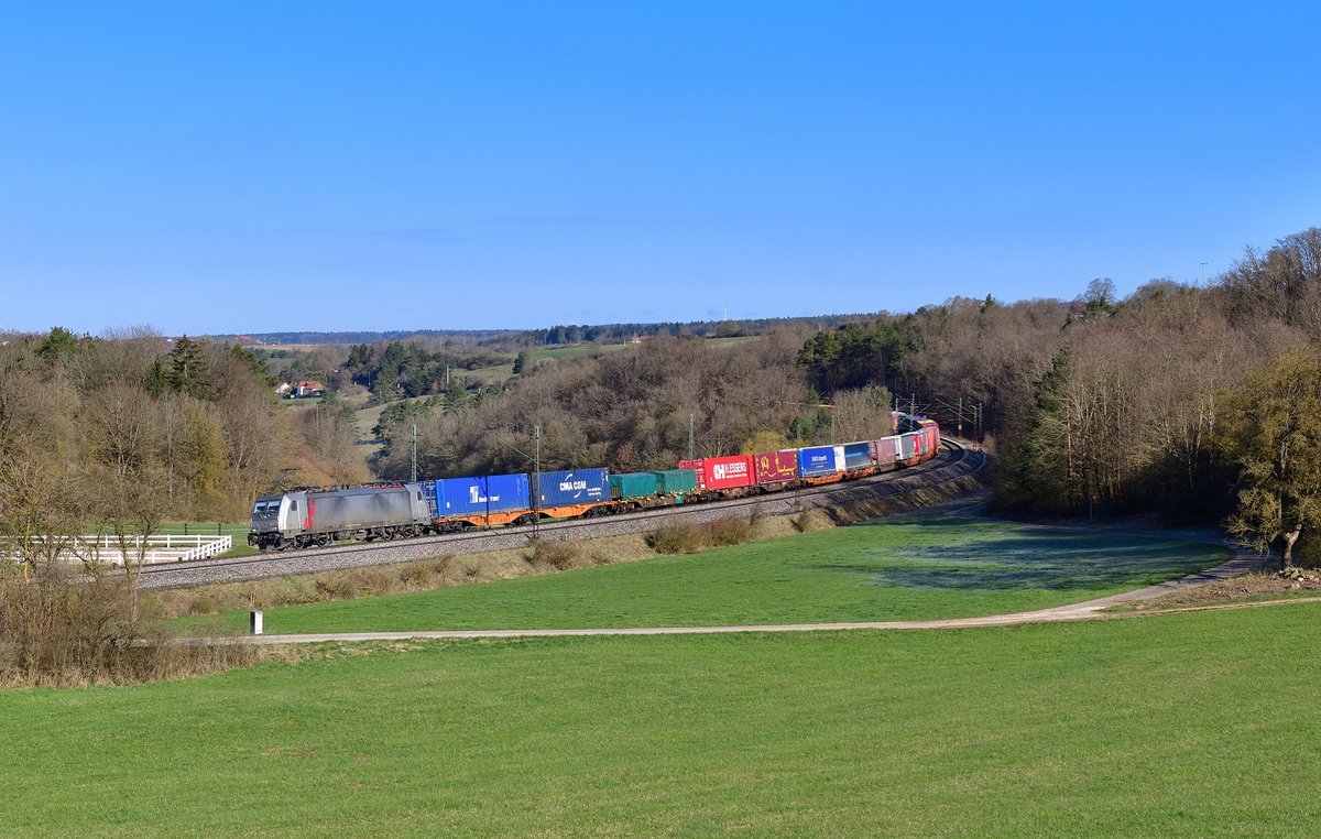 186 386 mit DGS 40679 am 14.04.2021 bei Edlhausen.