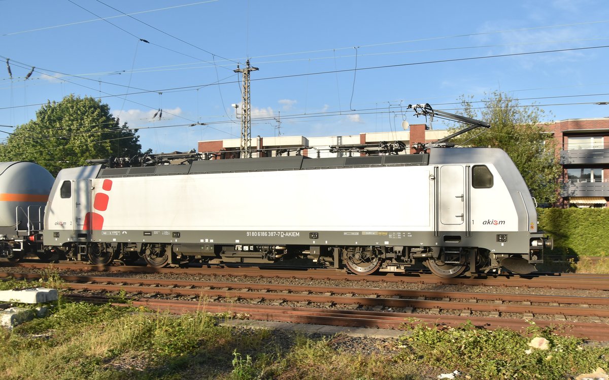 186 387-7 mit einem ERMAWA-Kesselwagenzug in Rheydt Hbf gen Aachen West am 1.7.2019