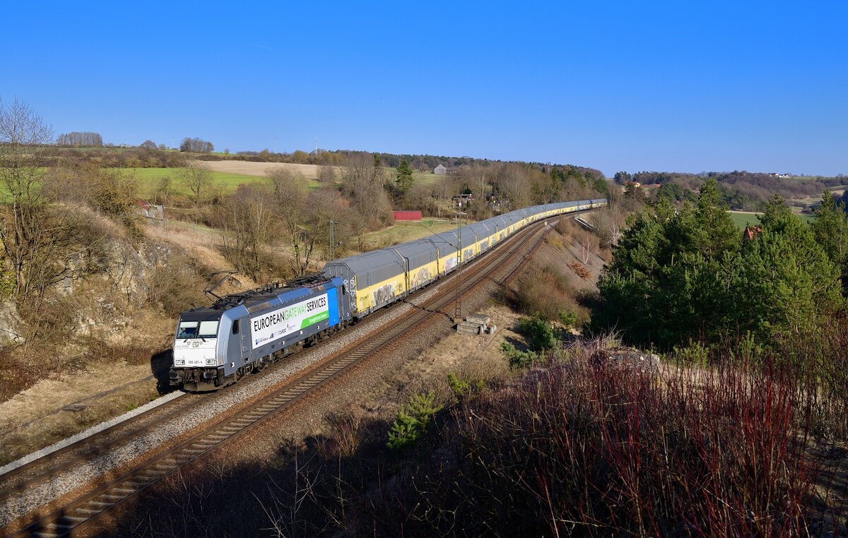 186 421 mit einem ARS Altmann am 24.03.2022 bei Laaber.