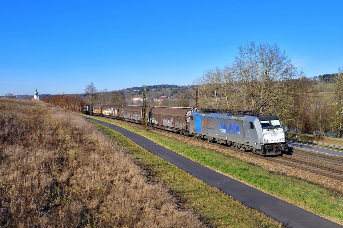 186 423 mit DGS 45193 am 29.12.2019 bei Passau.