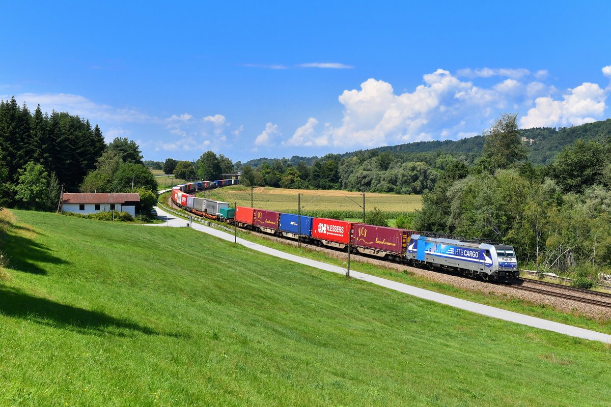 186 426 mit DGS 40679 am 04.08.2019 bei Vilshofen. 