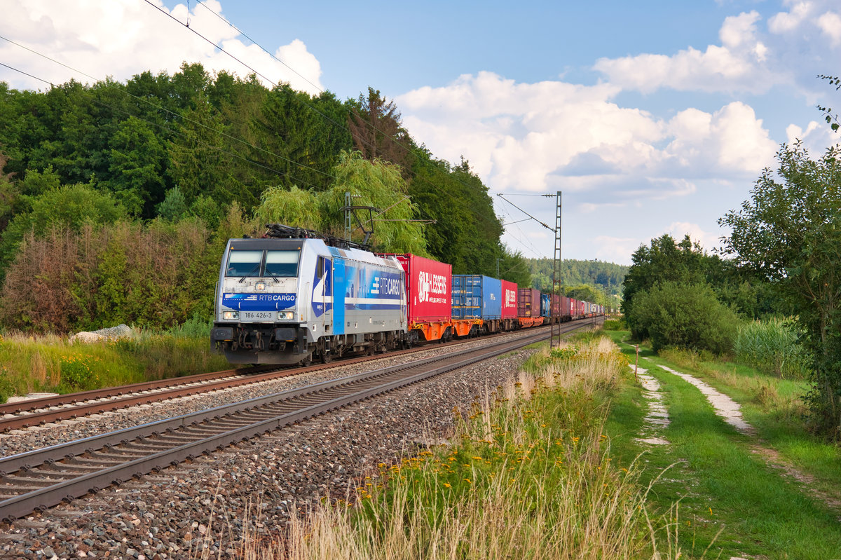 186 426 Railpool/RTB Cargo mit DGS 40646 (Curtici-Aschaffenburg) bei Postbauer-Heng, 04.08.2019