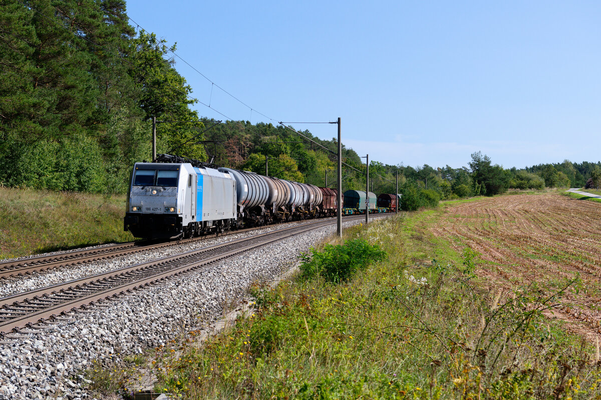 186 427 Railpool/Lineas mit einem gemischten Güterzug bei Hagenbüchach Richtung Würzburg, 19.09.2020
