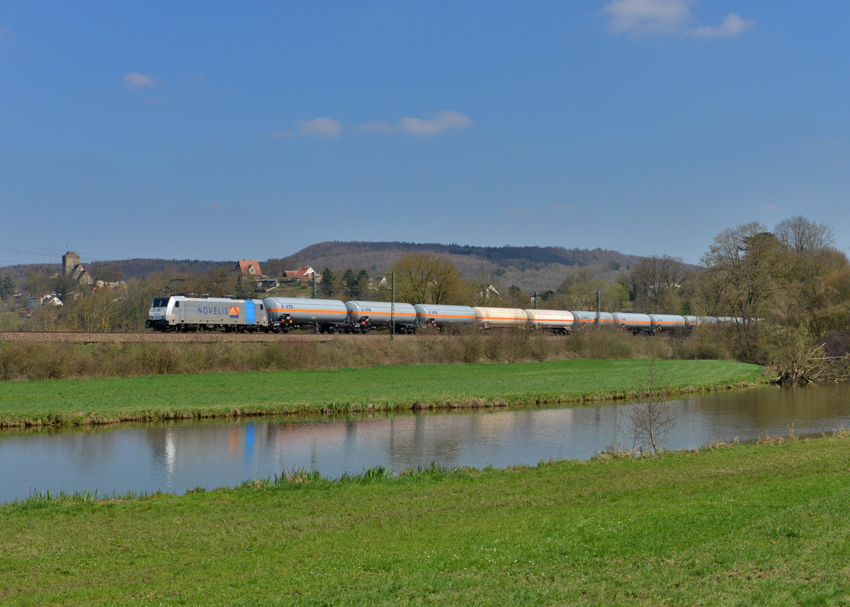 186 431 mit einem Gaskesselzug am 11.04.2016 bei Pappenheim. 