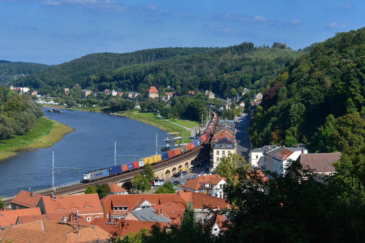 186 433 mit einem Containerzug am 05.09.2017 bei Königstein. 