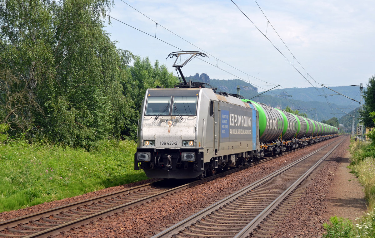 186 436 führte am 10.06.19 einen Kesselwagenzug für ihren Mieter HSL durch Krippen Richtung Bad Schandau. Den Zug hat sie im Güterbahnhof Bad Schandau Ost übernommen.