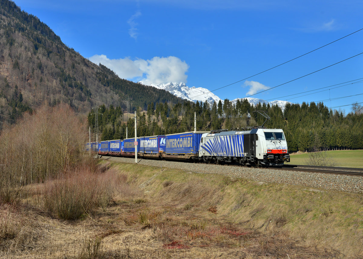 186 441 mit DGS 41851 am 10.03.2016 bei Bischofshofen. 