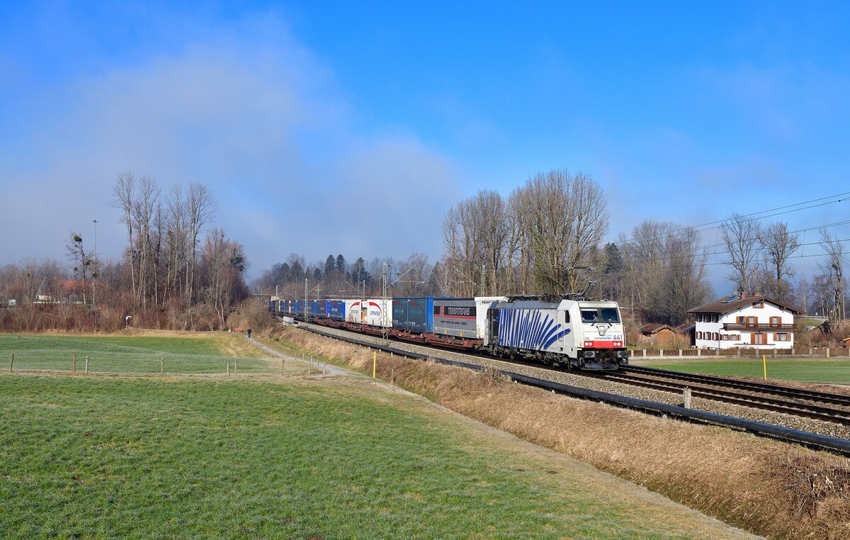 186 441 mit DGS 43823 am 15.01.2022 bei Brannenburg.