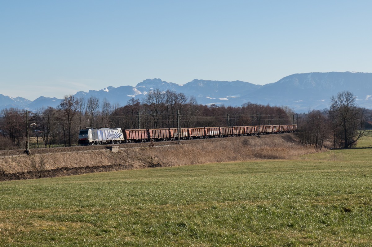 186 442 von Lokomotion mit dem 44126 am 12. Februar 2016 bei Großkarolinenfeld.