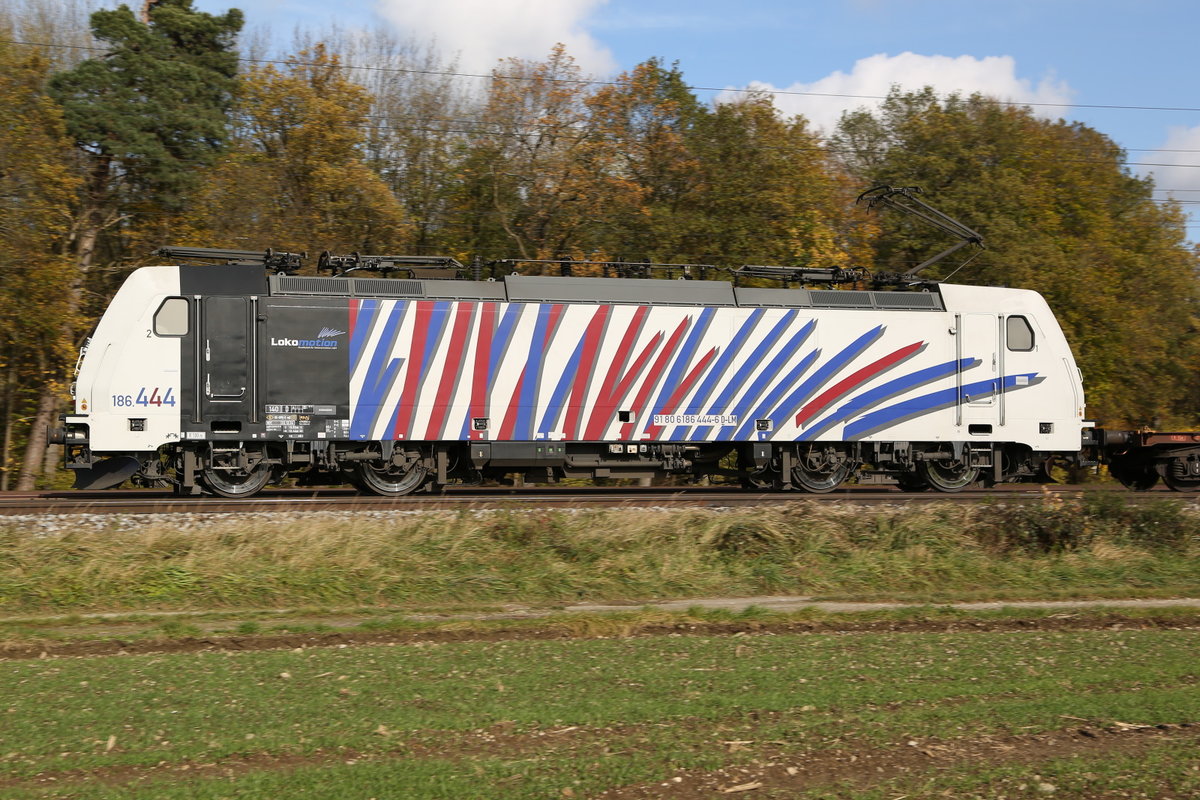 186-444 von Lokomotion bei Eglharting am Feldweg am 30.10.2017.