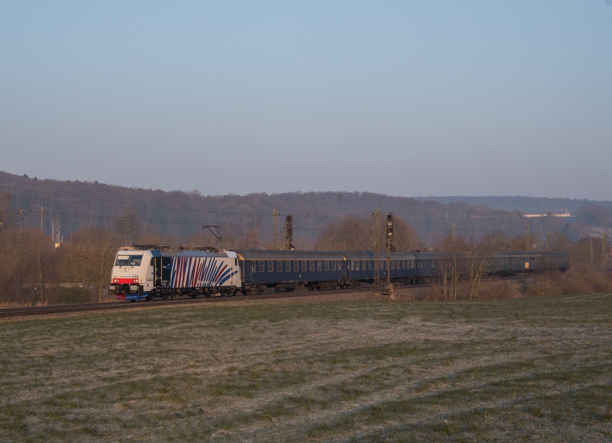 186 444 Lokomotion mit dem UEF Sonderzug DPE 24488  nach Salzburg bei Halzhausen.(19.3.2016.)