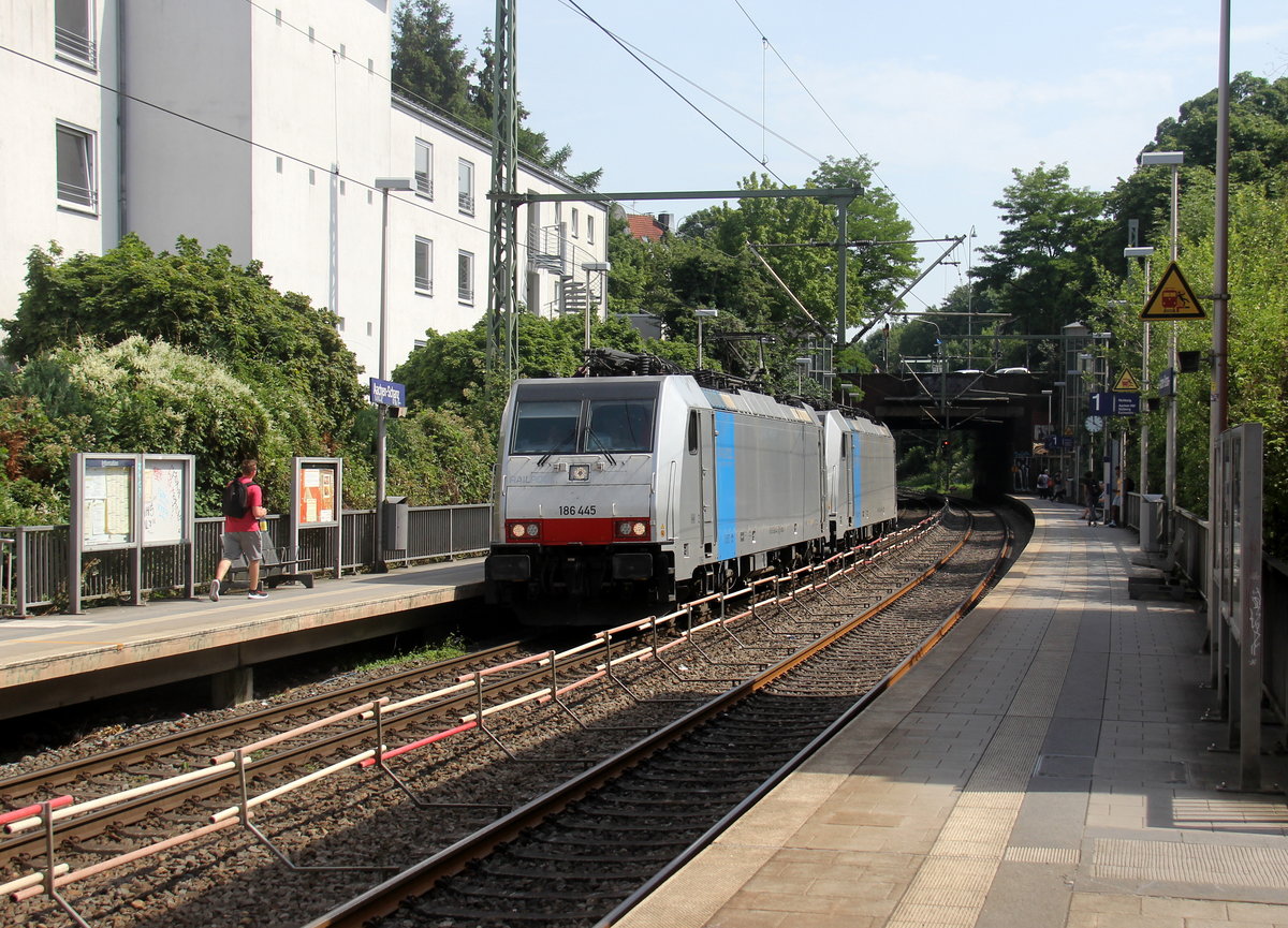 186 445-3 und 186 299-4 beide von Lineas/Railpool kommen als Lokzug aus Köln-Gremberg(D) nach Aachen-West(D) und kammen aus Richtung Köln und fuhren durch Aachen-Schanz in Richtung Aachen-West. 
Aufgenommen vom Bahnsteig von Aachen-Schanz. 
Bei Sommerwetter am Nachmittag vom 25.6.2019.