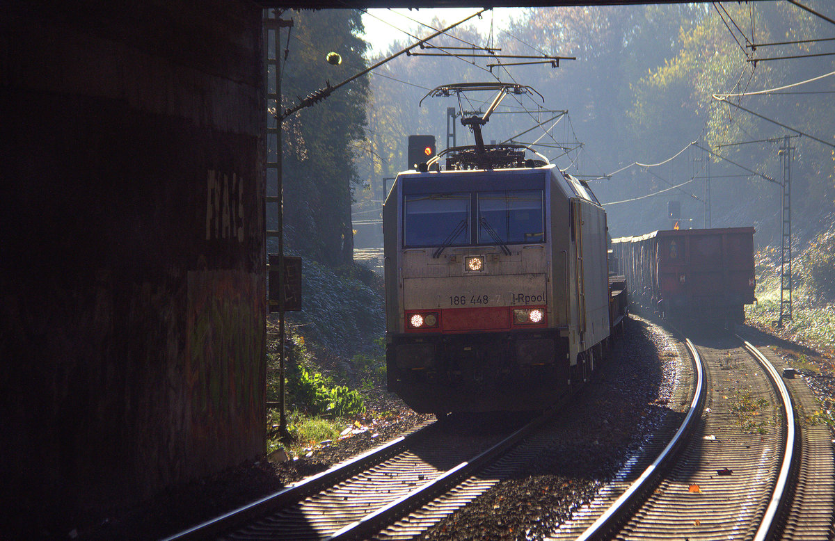 186 448-7 von Lineas/Railpool kommt aus Richtung Köln,Aachen-Hbf und fährt durch Aachen-Schanz mit einem Güterzug aus Köln-Gremberg(D) nach Antwerpen-Noord(B) und fährt in Richtung Aachen-West. 
Aufgenommen vom Bahnsteig von Aachen-Schanz.
Bei schönem Herbstwetter am Kalten Vormittag vom 17.11.2018.