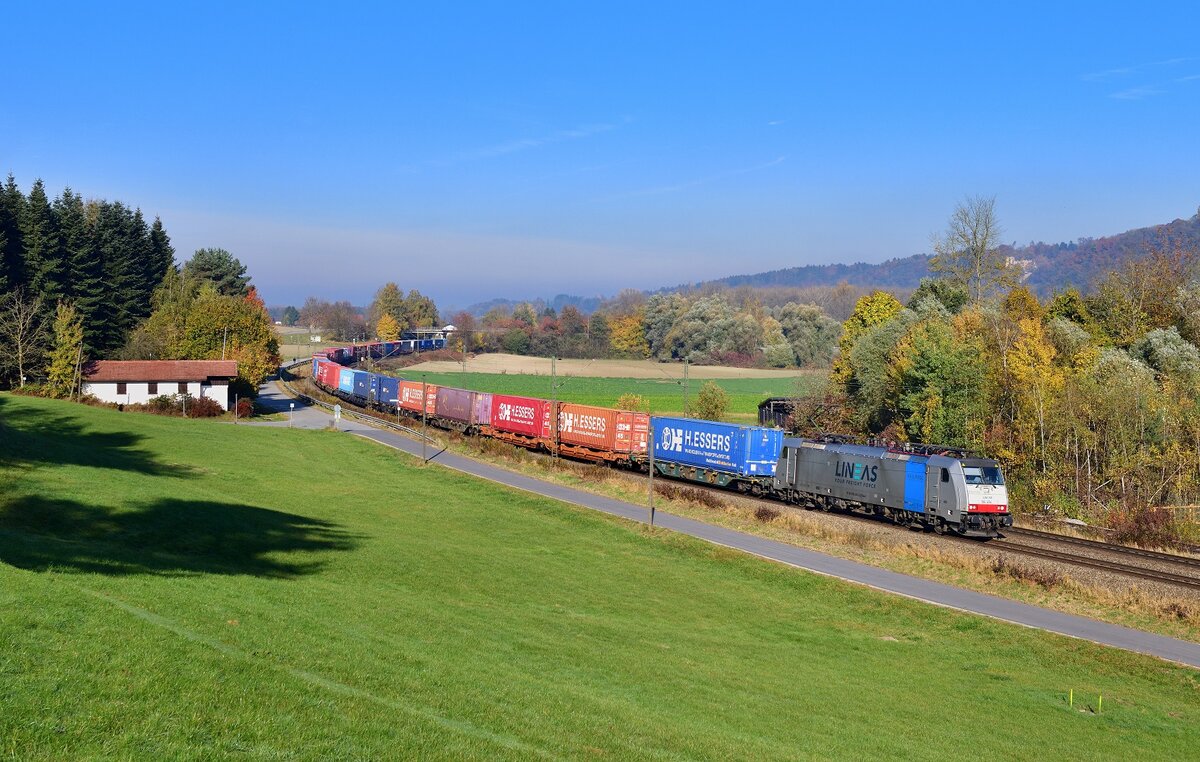 186 454 mit DGS 40679 am 30.10.2021 bei Vilshofen. 